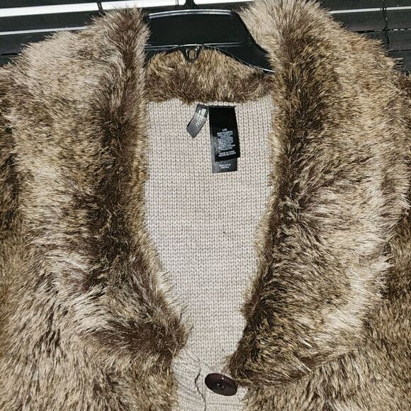 Bisou Bisou Sweater  - Picture 2 of 7